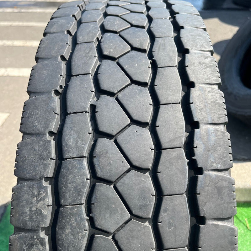 265/70R19.5 BRIDGESTONE, M801 激安美品　1本：12000円