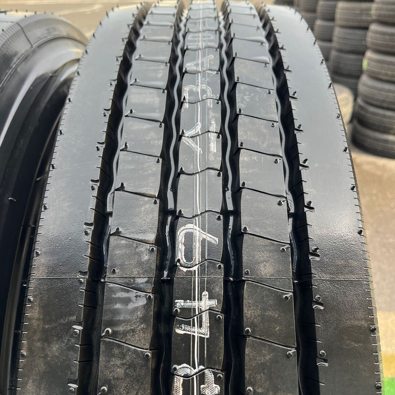 11R22.5 DUNLOP, SP122 リム組のみ　　激安美品　2本セット：52000円