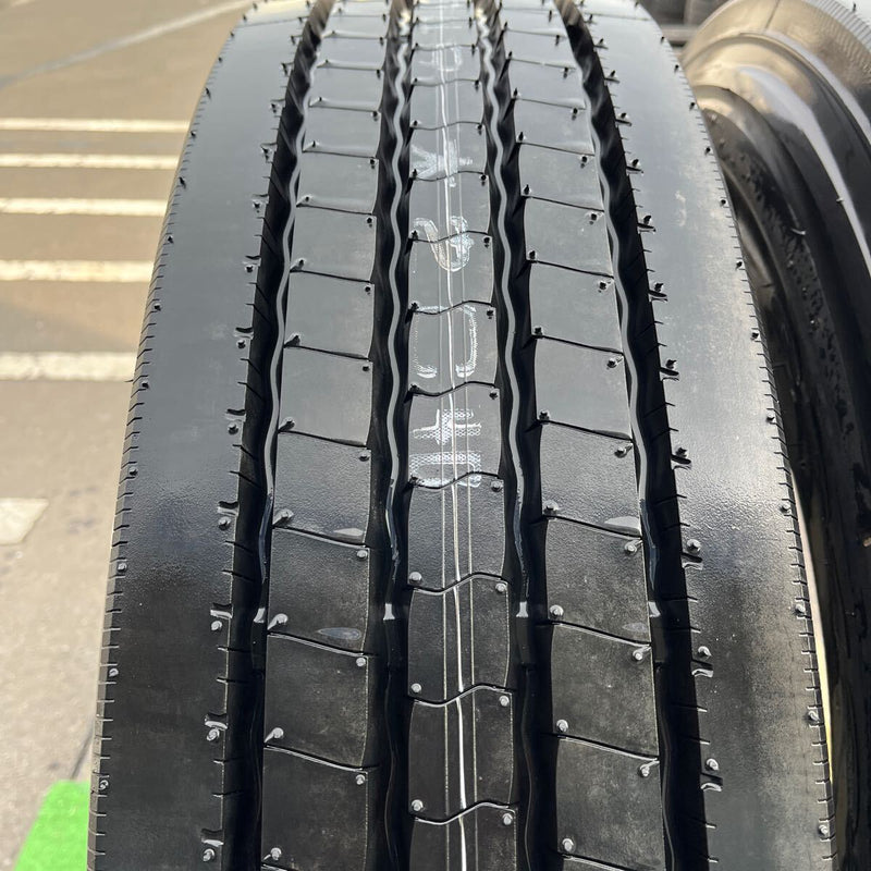 11R22.5 DUNLOP, SP122 リム組のみ　　激安美品　2本セット：52000円