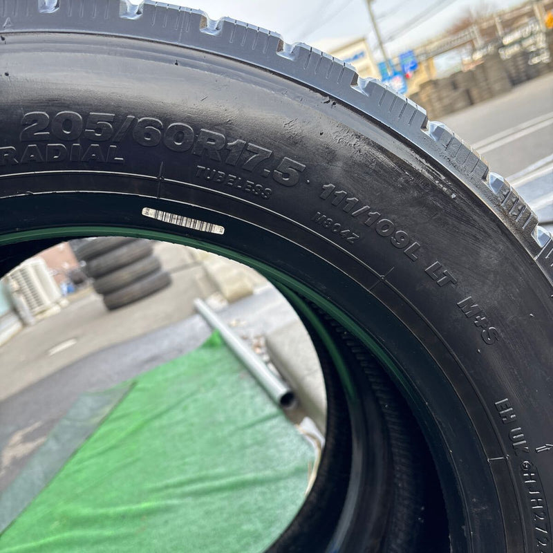 205/60R17.5 BRIDGESTONE M804 2024年製　中古ミックスタイヤ　2本セット:13000円