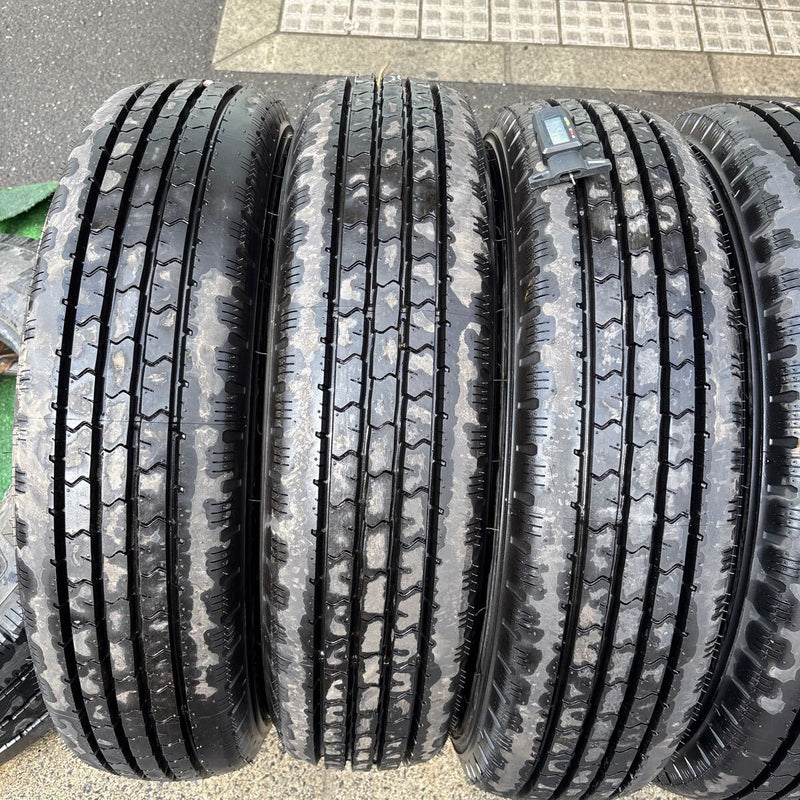 195/85R15 ほぼ新品　ダンロップ　激安美品　　6本セット：35000円