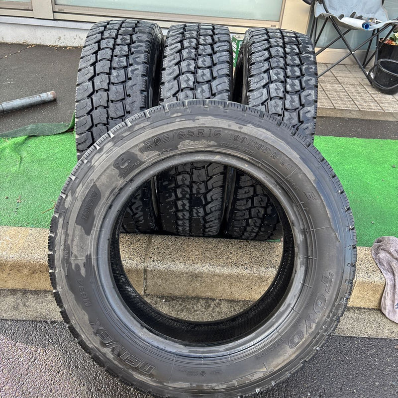 205/65R16、 109/107 N . LT 東洋　地山中古　2021年 　4本セット：22000円