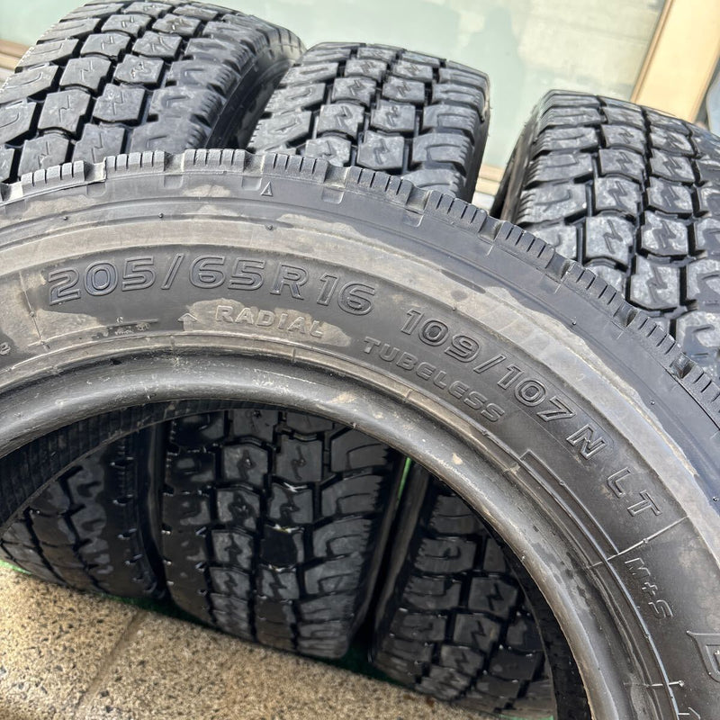 205/65R16、 109/107 N . LT 東洋　地山中古　2021年 　4本セット：22000円