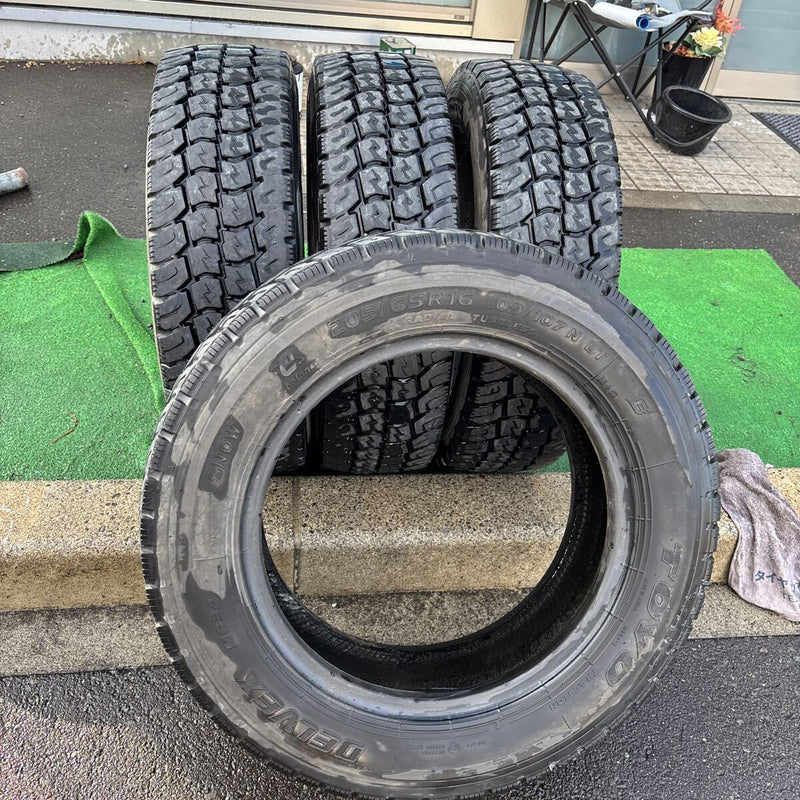 205/65R16、 109/107 N . LT 東洋　地山中古　2021年 　4本セット：22000円