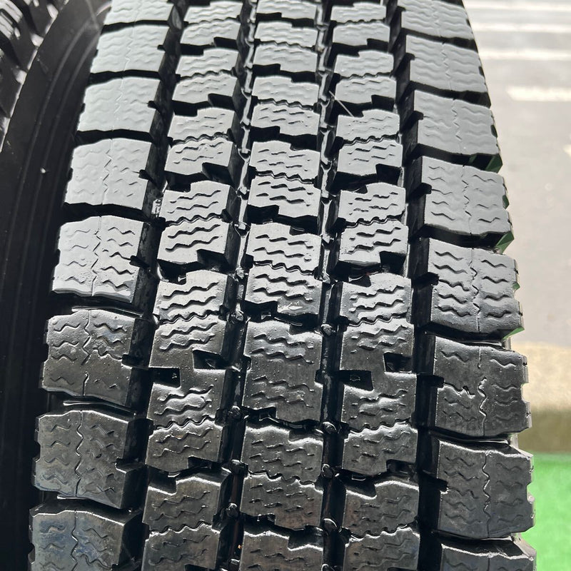 700R16, 10PR TOYO, M935 バリ溝スタッドレス　　2022年製　6本セット：52000円