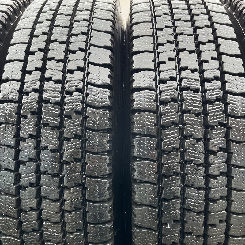 700R16, 10PR TOYO, M935 バリ溝スタッドレス　　2022年製　6本セット：52000円