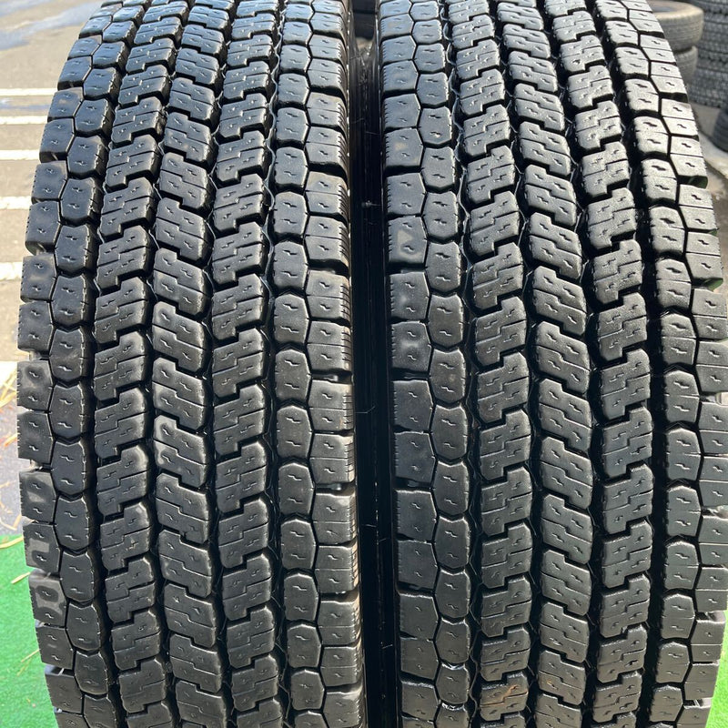 11R22.5 16PR YOKOHAMA, 902ZE スタッドレスタイヤ　2023年製　2本セット：44000円