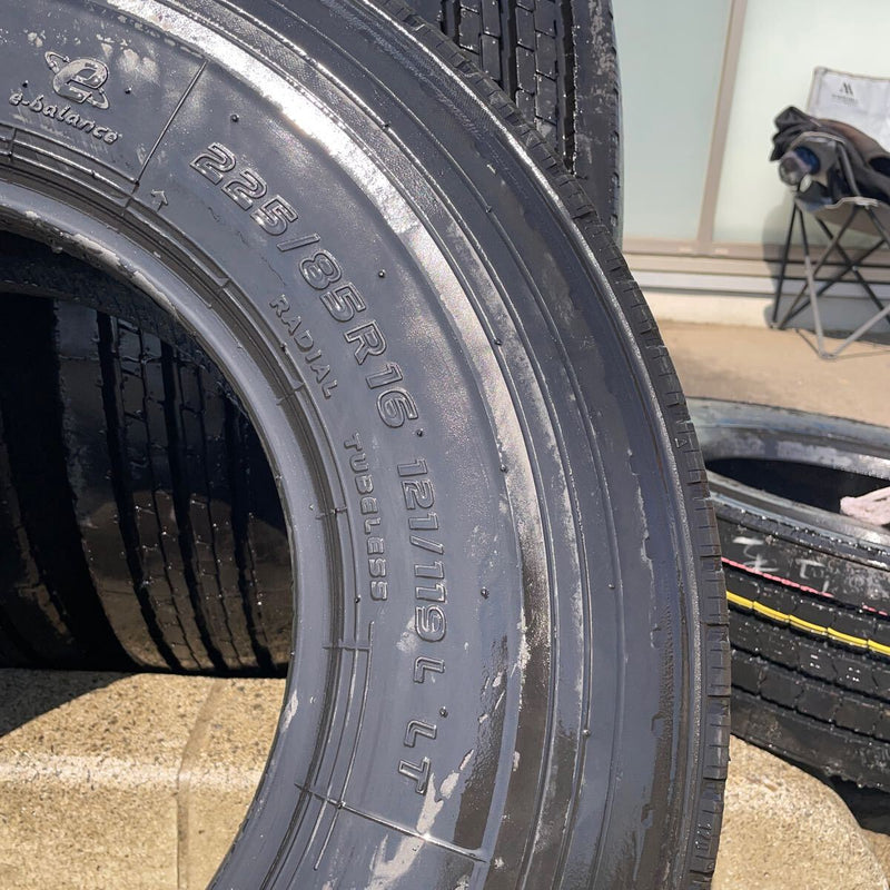225/85R16 激安美品　再生ほぼ新品　4本セット：24000円
