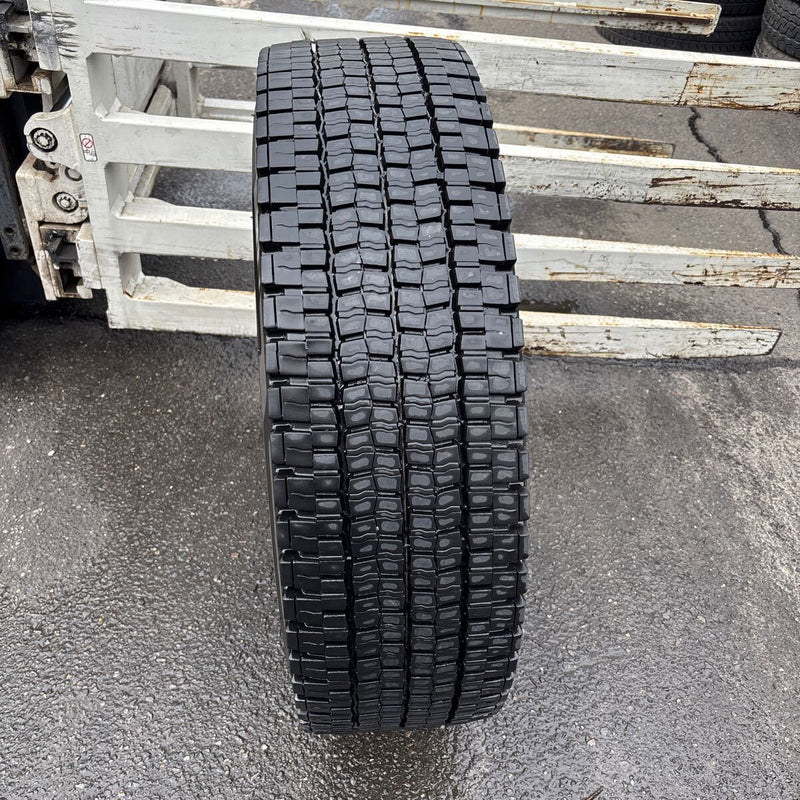 ダンロップ 245/80R17.5 SP001 深溝 中古冬タイヤ 1本:10000円