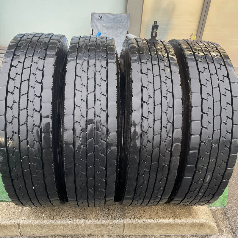 11R22.5、ダンロップ　激安美品　ミクスタイヤ　地山　4本セット:48000円