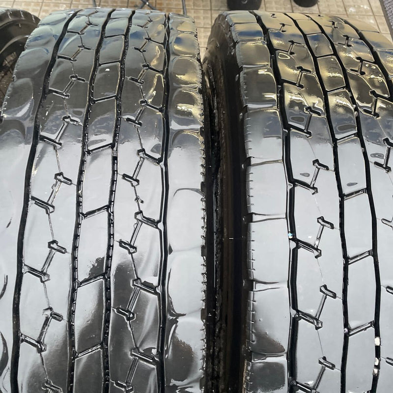 11R22.5、ダンロップ　激安美品　ミクスタイヤ　地山　4本セット:48000円