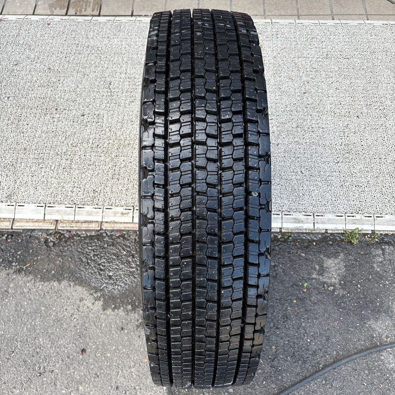 225/80R17.5ブリヂストン  W900 年式古め 深溝 中古冬タイヤ 1本:6500円