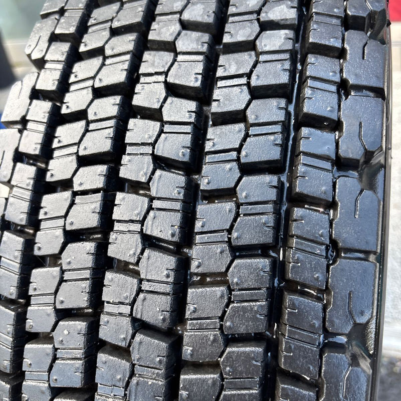 225/80R17.5ブリヂストン  W900 年式古め 深溝 中古冬タイヤ 1本:6500円