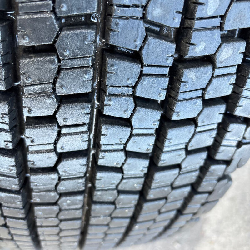 225/80R17.5ブリヂストン  W900 年式古め 深溝 中古冬タイヤ 1本:6500円