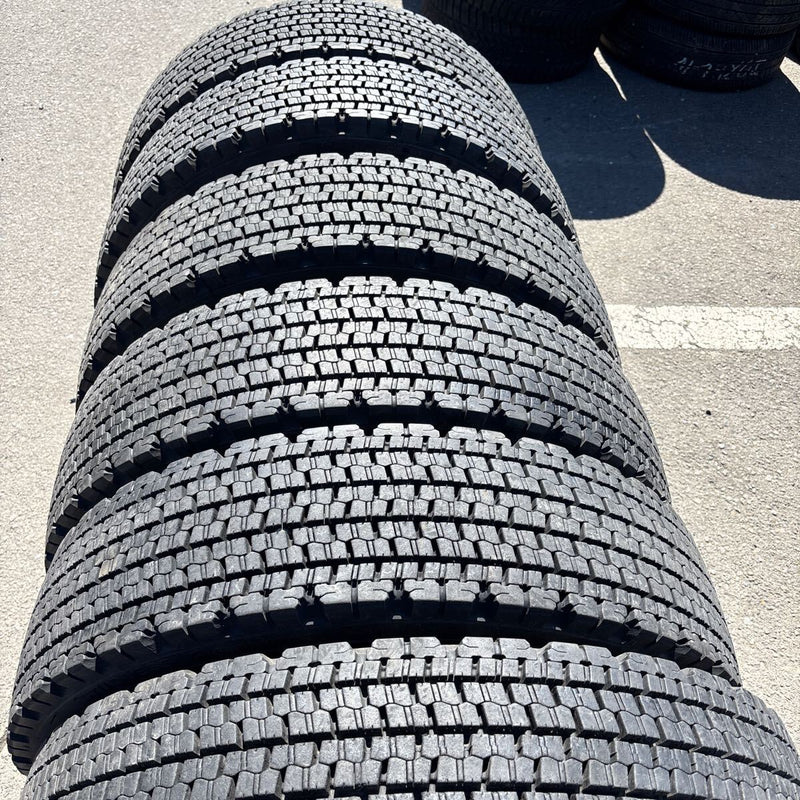 225/80R17.5 W900 中古再生冬タイヤ 6本セット:35000円
