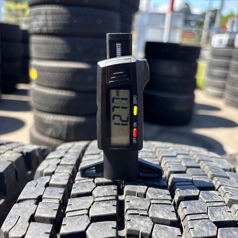 225/80R17.5 W900 中古再生冬タイヤ 6本セット:35000円
