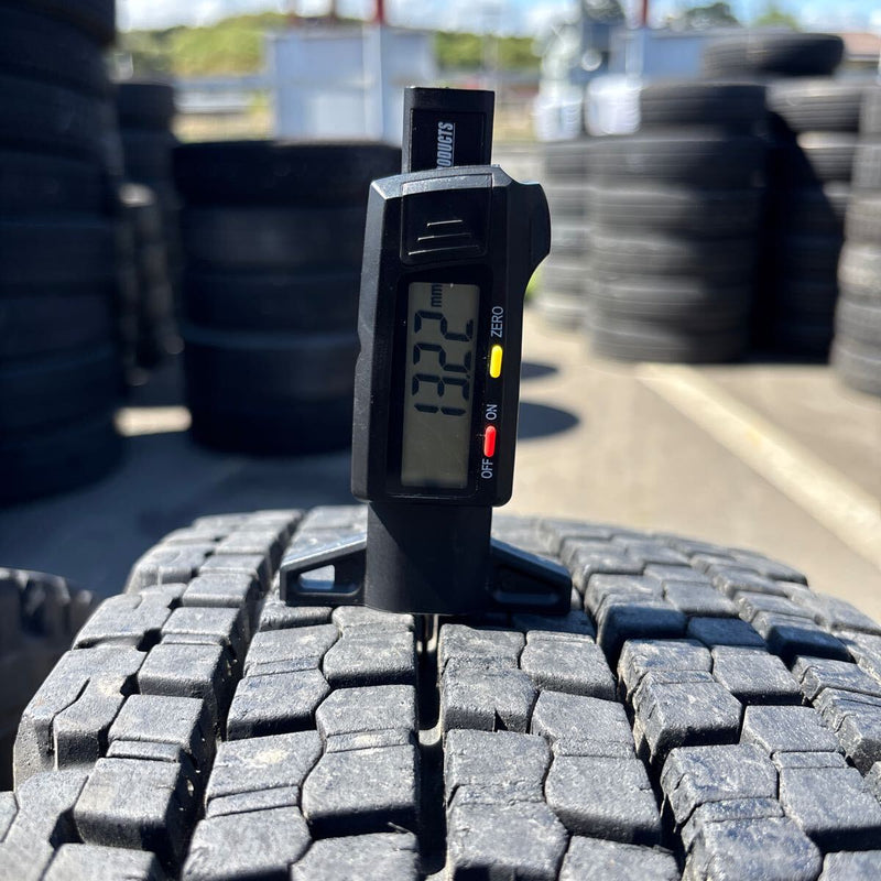 225/80R17.5 W900 中古再生冬タイヤ 6本セット:35000円