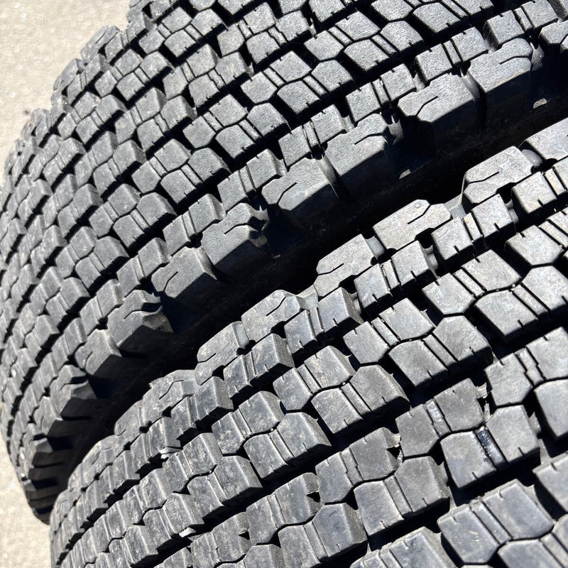 225/80R17.5 W900 中古再生冬タイヤ 6本セット:35000円