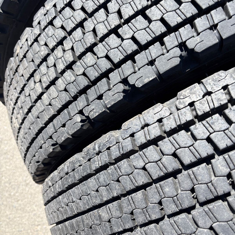 225/80R17.5 W900 中古再生冬タイヤ 6本セット:35000円
