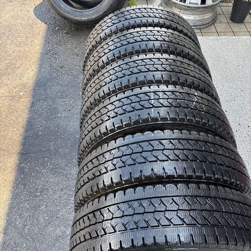 ブリヂストン 205/75R16 LT W979 中古冬タイヤ 6本セット:25500円