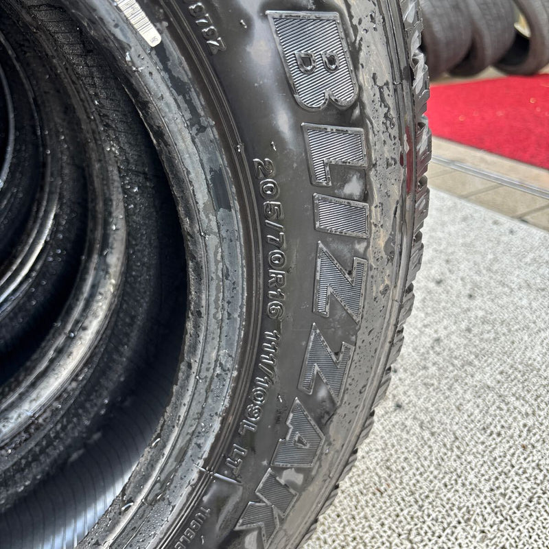 ブリヂストン 205/70R16 BLIZZAK W979 中古冬タイヤ6本:25000円
