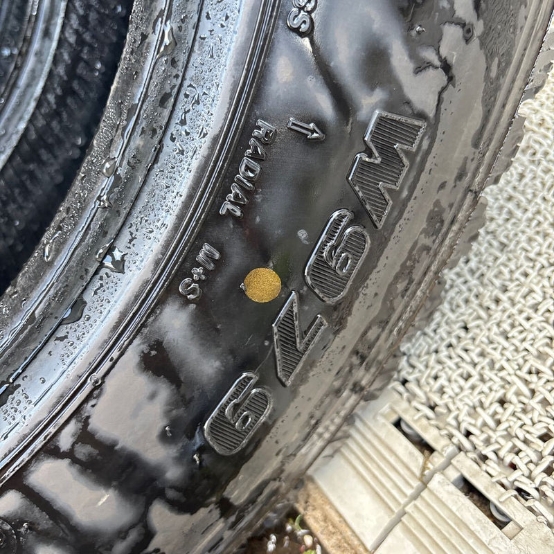 ブリヂストン 205/70R16 BLIZZAK W979 中古冬タイヤ6本:25000円