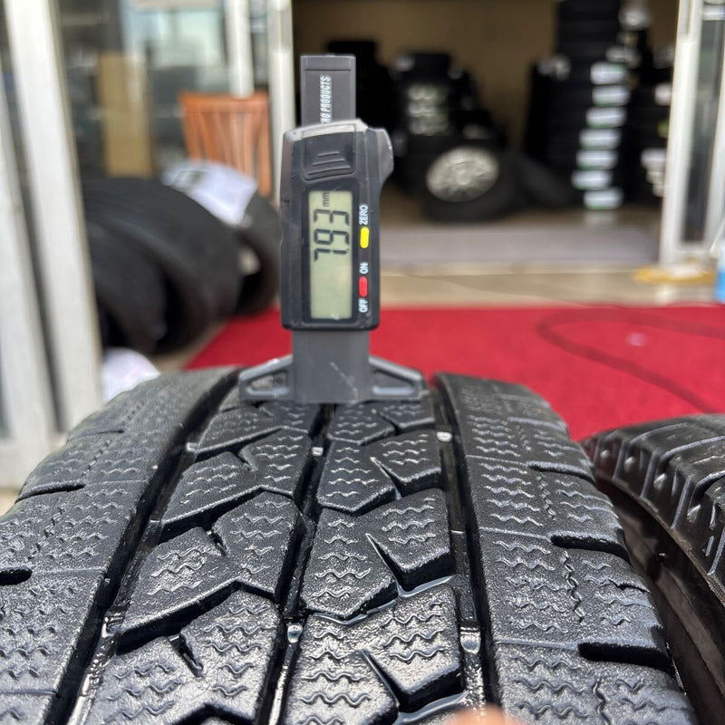 ブリヂストン 205/70R16 BLIZZAK W979 中古冬タイヤ6本:25000円