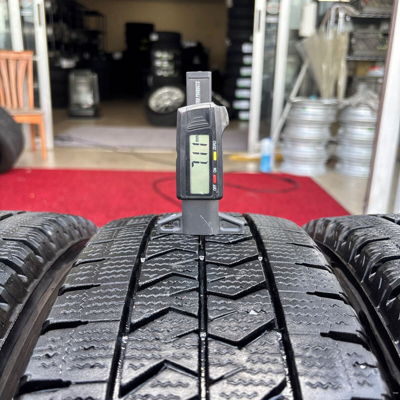 ブリヂストン 205/70R16 BLIZZAK W979 中古冬タイヤ6本:25000円