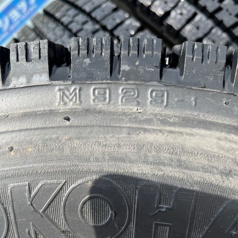 245/70R19.5 再生スタッドレスほぼ新品　M929　激安美品　8本セット:95,000円