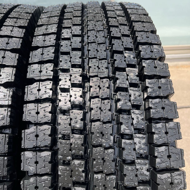 245/70R19.5 再生スタッドレスほぼ新品　M929　激安美品　8本セット:95,000円