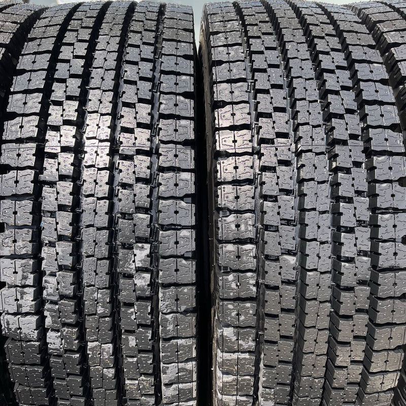245/70R19.5 再生スタッドレスほぼ新品　M929　激安美品　8本セット:95,000円