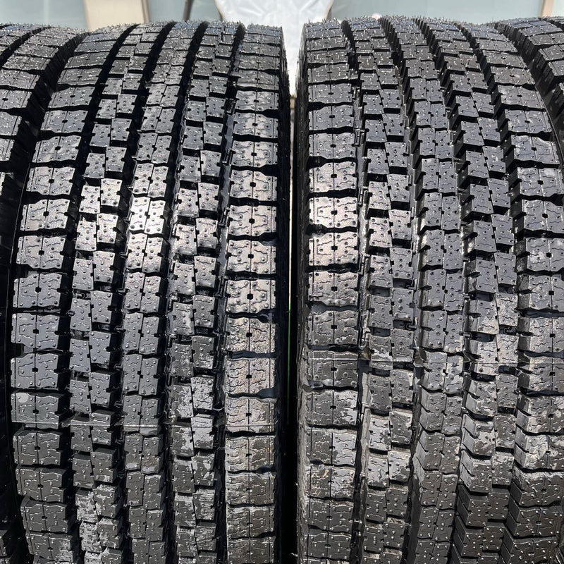 245/70R19.5 再生スタッドレスほぼ新品　M929　激安美品　8本セット:95,000円