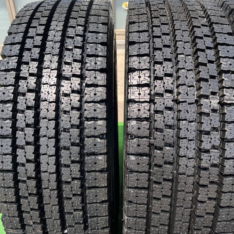 245/70R19.5 再生スタッドレスほぼ新品　M929　激安美品　8本セット:95,000円