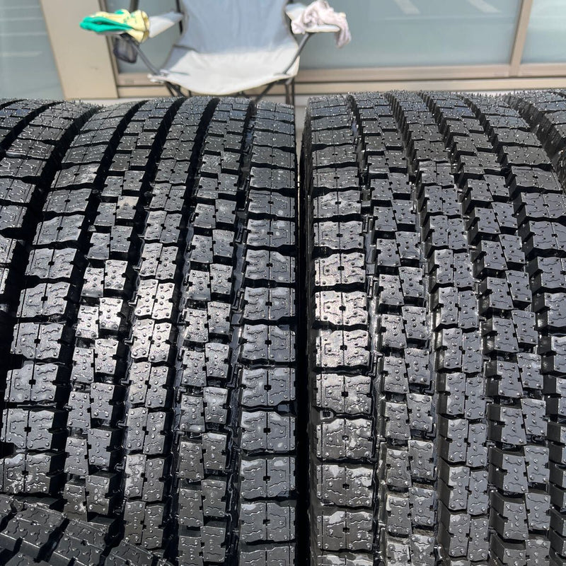 245/70R19.5 再生スタッドレスM929 ほぼ新品　激安美品　8本セット:96,000円