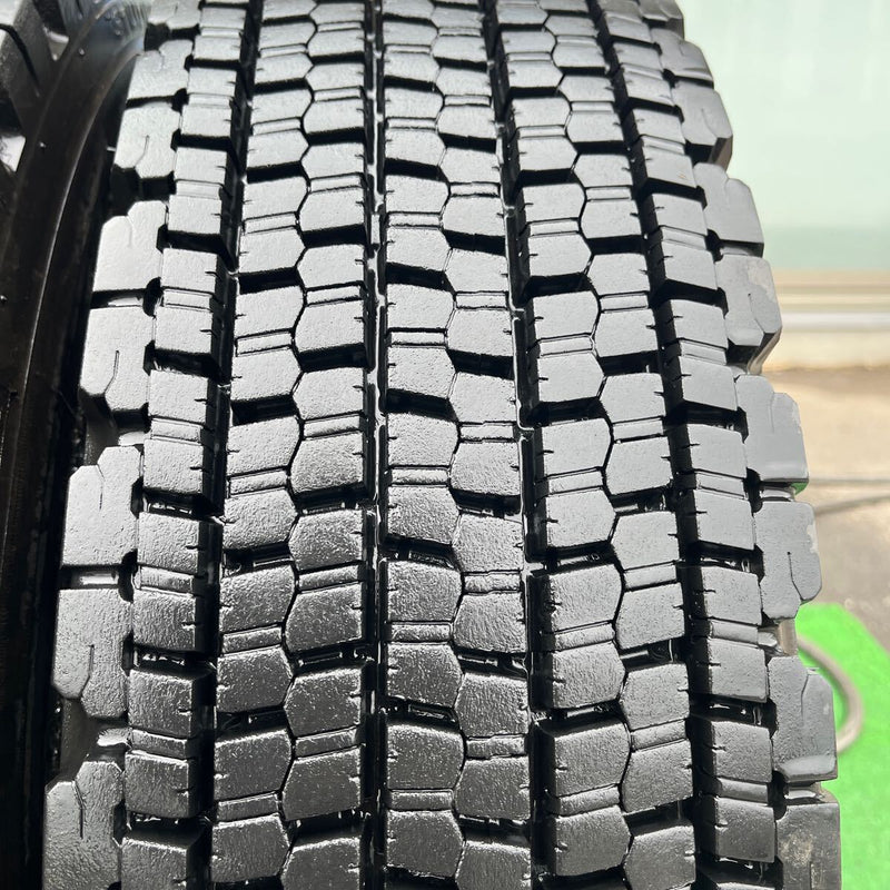 225/80R17.5 BRIDGESTONE, 再生スタッドレス　W900　激安美品　6本セット:36,000円
