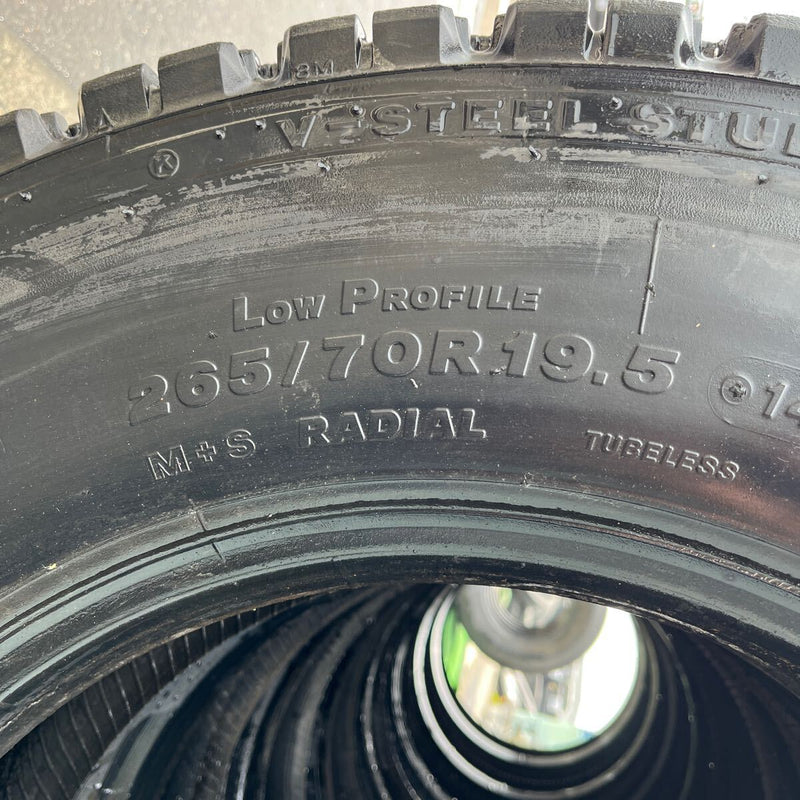 265/70R19.5 再生中古スタッドレス　 W900　激安美品　９部山　8本セット:102,000円