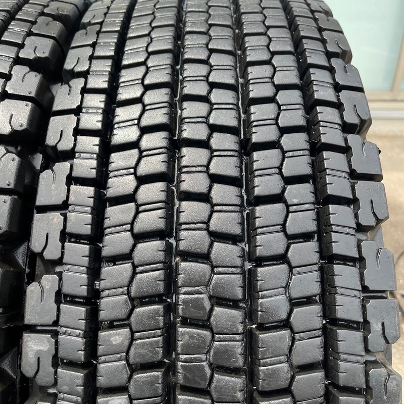 265/70R19.5 再生中古スタッドレス　 W900　激安美品　９部山　8本セット:102,000円