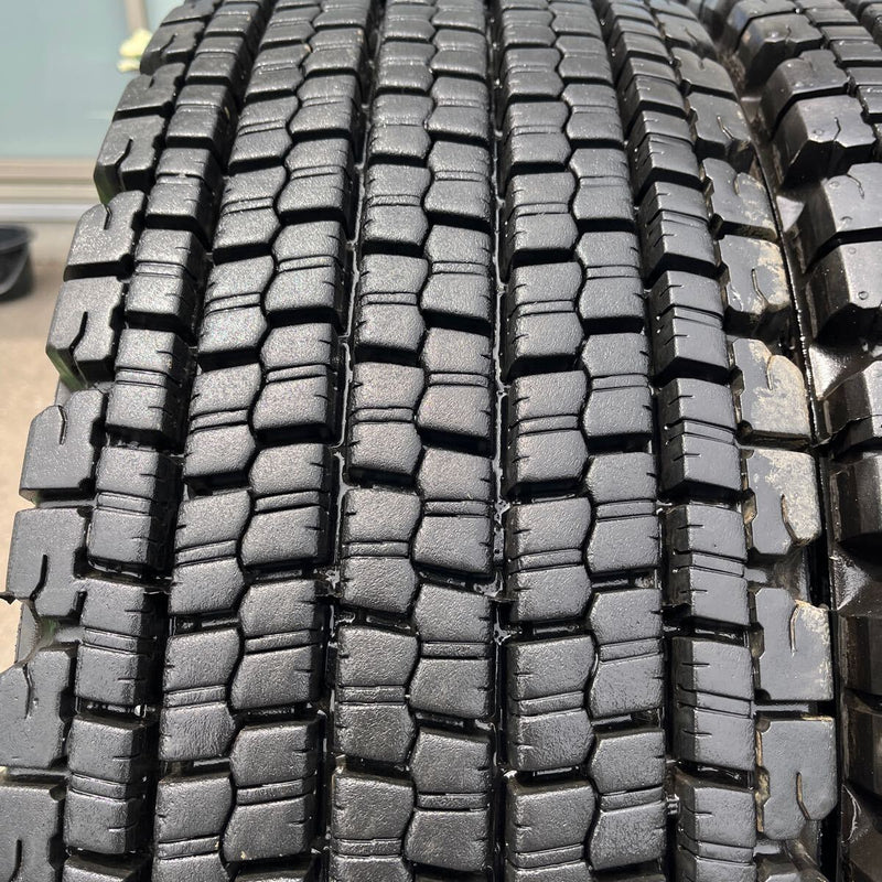 265/70R19.5 再生中古スタッドレス　 W900　激安美品　９部山　8本セット:102,000円