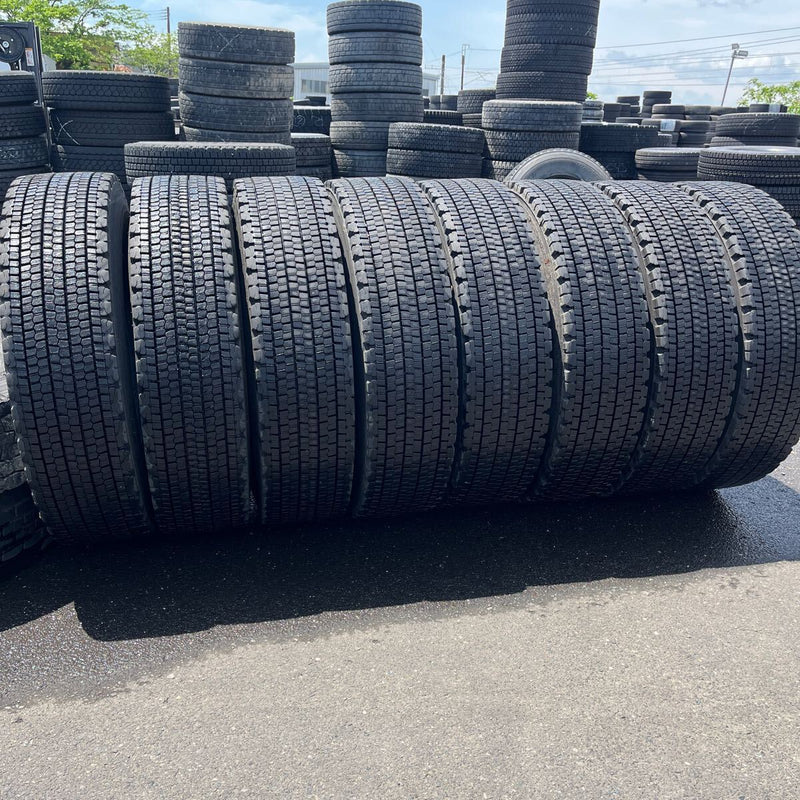 11R22.5 中古再生スタッドレス　 W900 激安美品　8本セット:110,000円