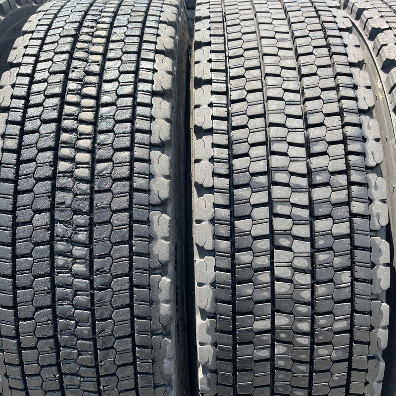 11R22.5 中古再生スタッドレス　 W900 激安美品　8本セット:110,000円