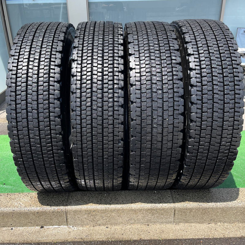 11R22.5 再生中古スタッドレス　激安美品　 W900, 4本セット:55,000円