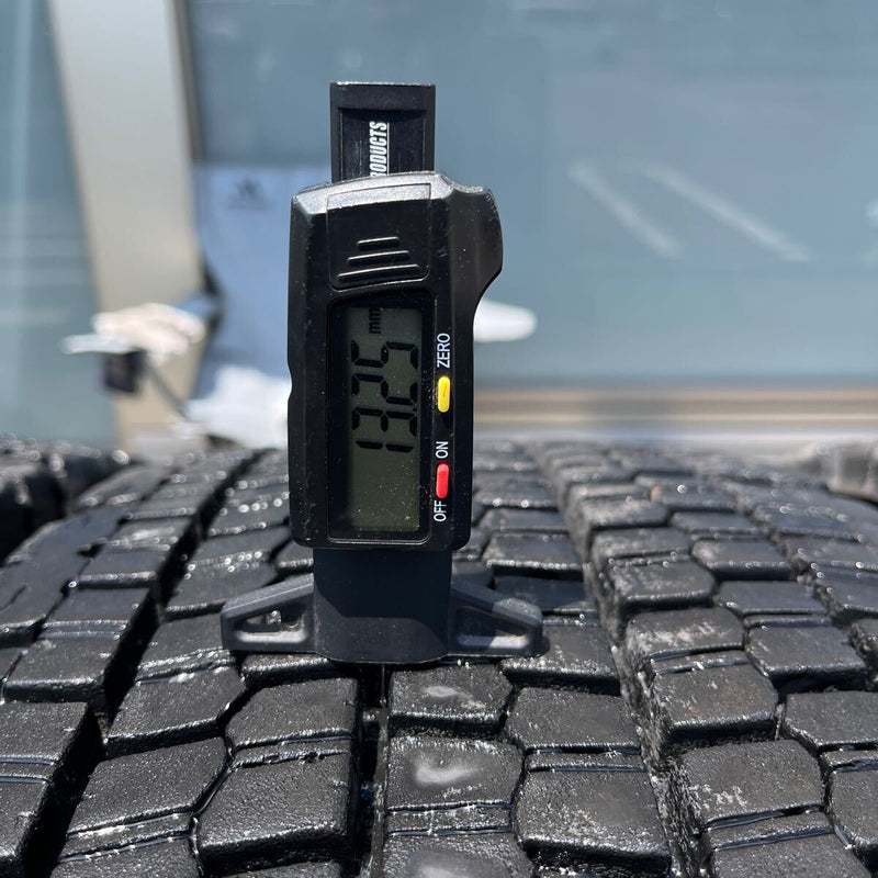 11R22.5 再生中古スタッドレス　激安美品　 W900, 4本セット:55,000円