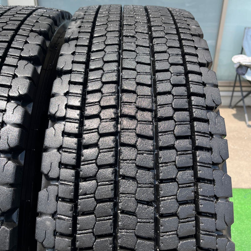 11R22.5 再生中古スタッドレス　激安美品　 W900, 4本セット:55,000円