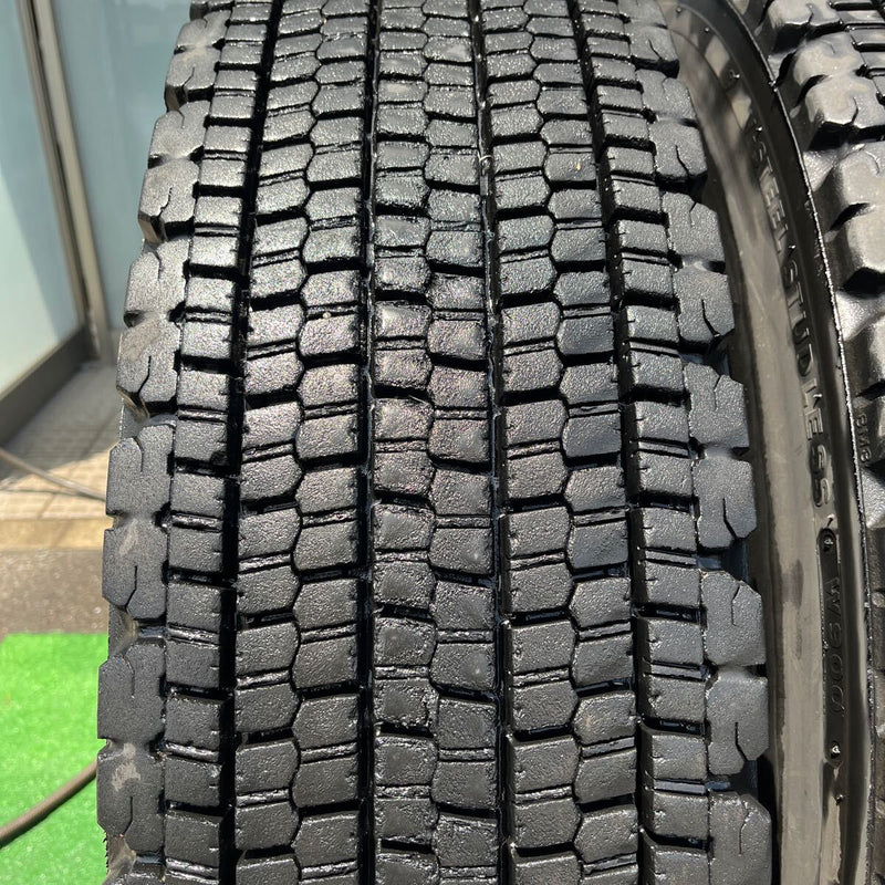 11R22.5 再生中古スタッドレス　激安美品　 W900, 4本セット:55,000円