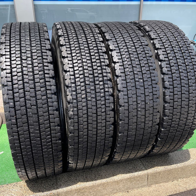 11R22.5 再生中古スタッドレス　激安美品　 W900, 4本セット:55,000円