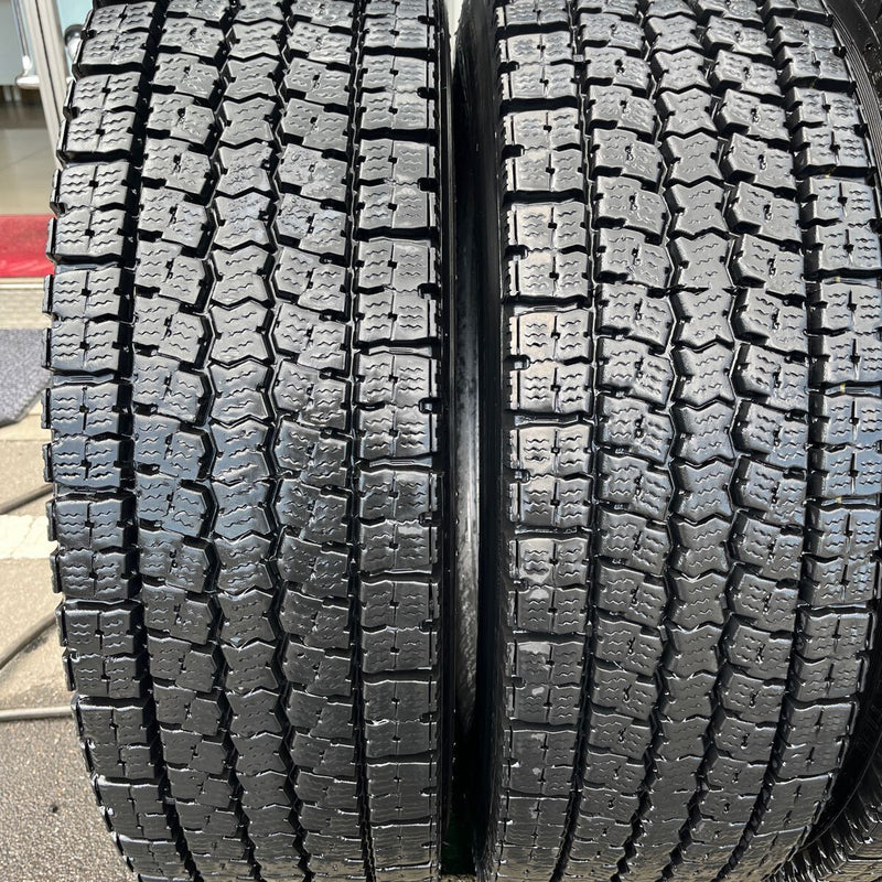 275/80R22.5 再生中古スタッドレス　激安美品　M919 8本セット:104,000円