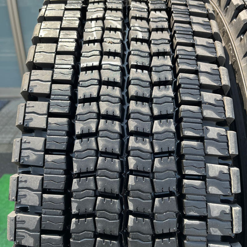 11R22.5 再生中古スタッドレス　SP001 激安美品　バリ山　4本セット：70,000円