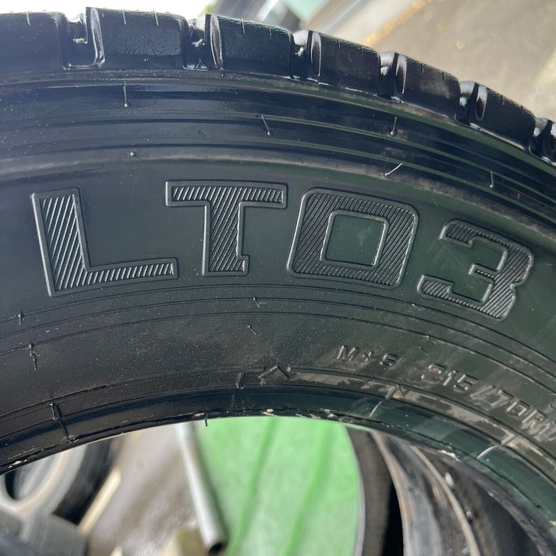 215/70R17.5 118/116L, DUNLOP, LT03 激安美品　2本セット：10,000円