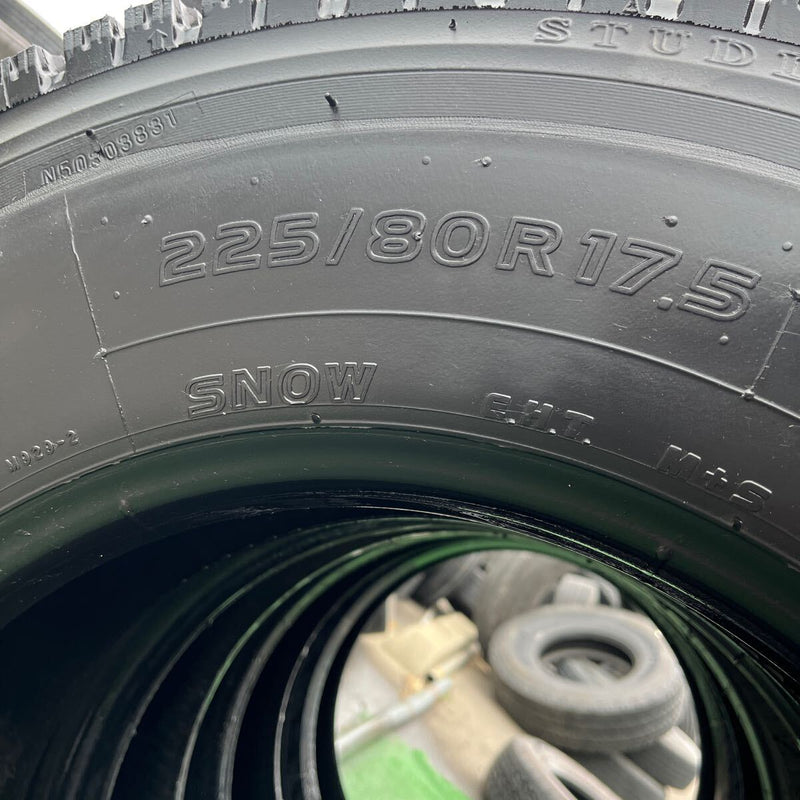 225/80R17.5 再生中古スタッドレス　ほぼ新品M929 4本セット：40,000円