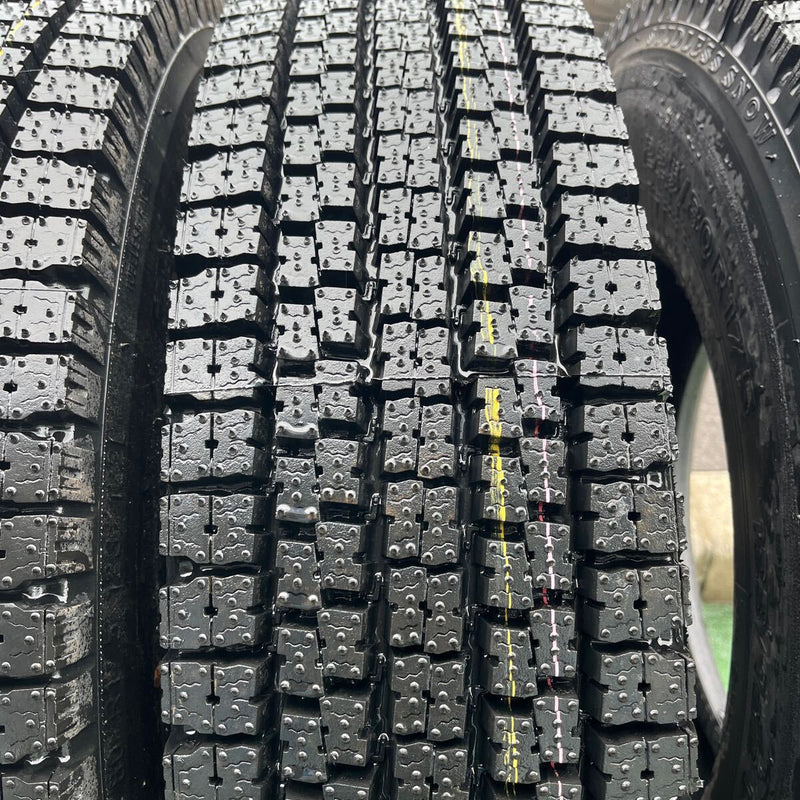 225/80R17.5 再生中古スタッドレス　ほぼ新品M929 4本セット：40,000円